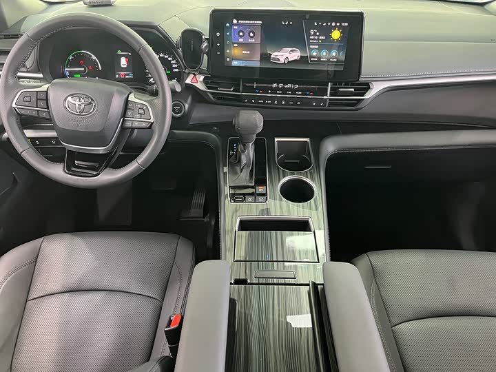 Photo 7 - Toyota Sienna