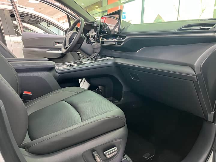 Photo 9 - Toyota Sienna