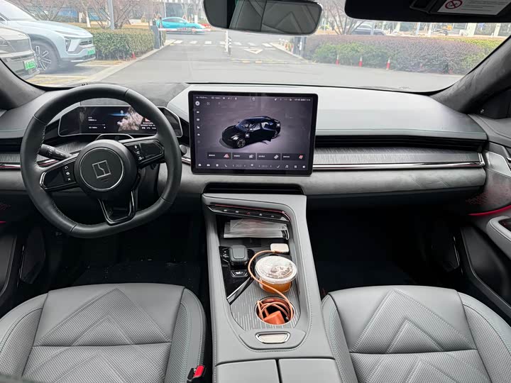 Фото 3 - Zeekr 001