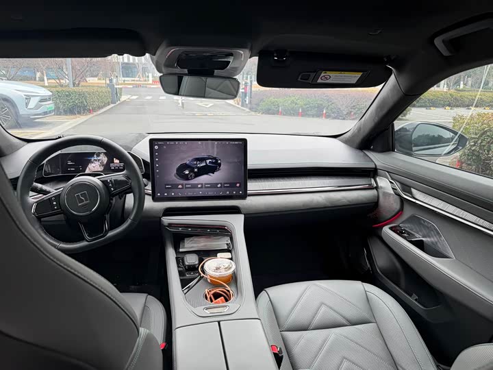 Фото 5 - Zeekr 001