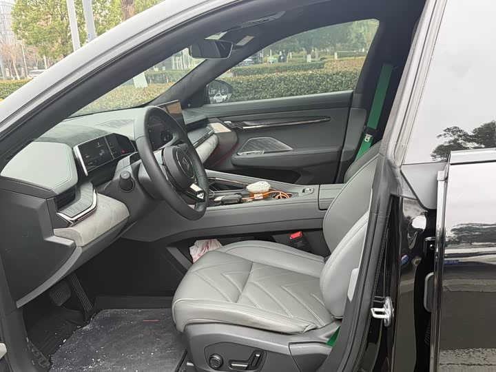 Фото 8 - Zeekr 001