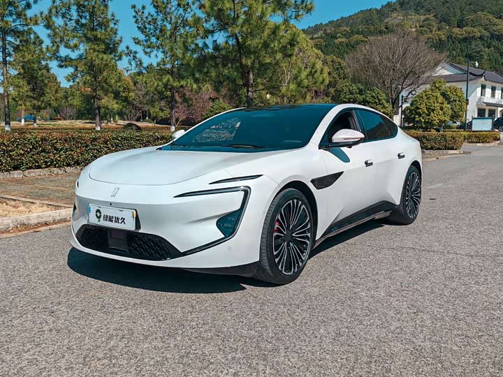 Фото 1 - Avatr 12