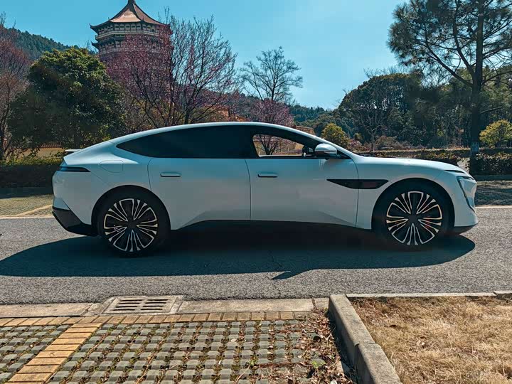 Фото 4 - Avatr 12