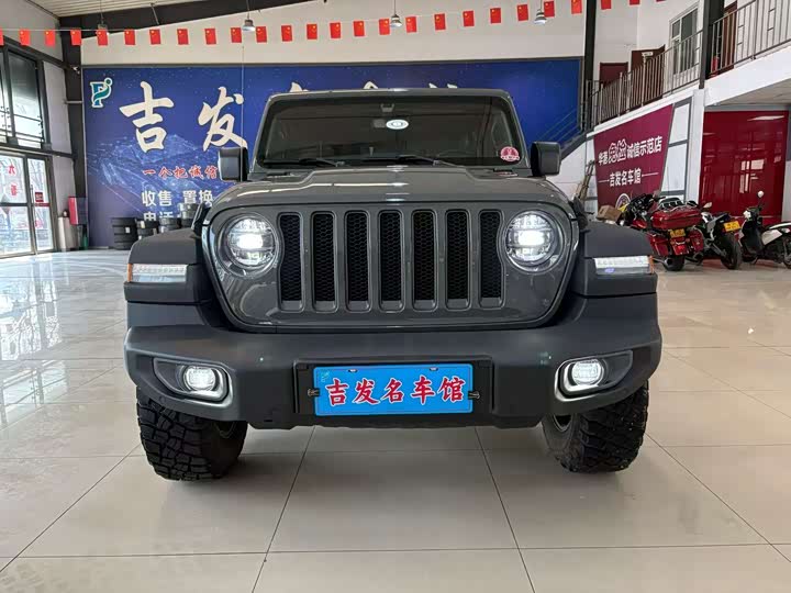 Фото 2 - Jeep Wrangler