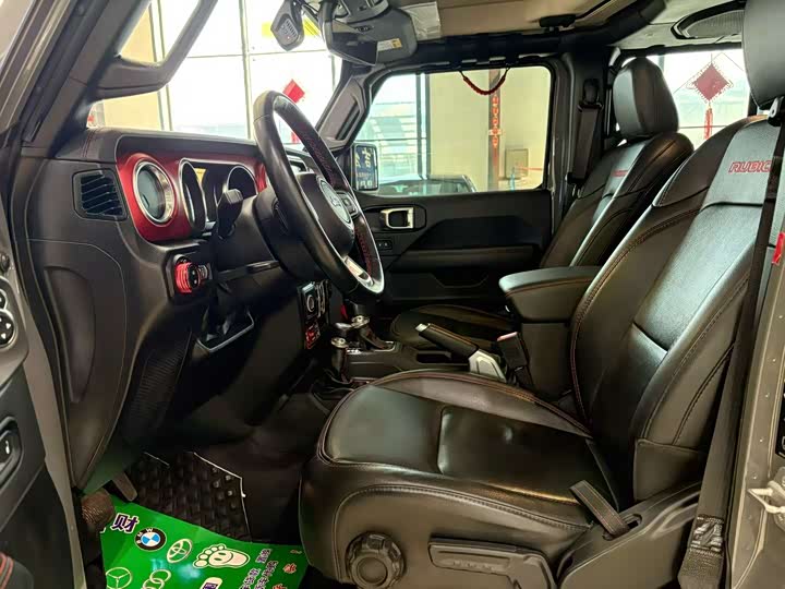 Фото 4 - Jeep Wrangler