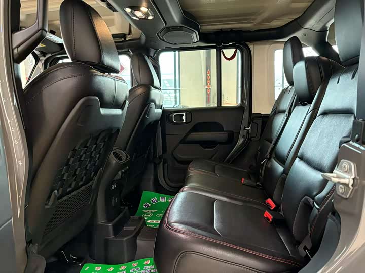 Фото 5 - Jeep Wrangler