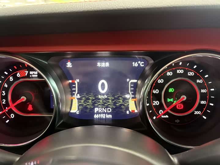 Фото 7 - Jeep Wrangler