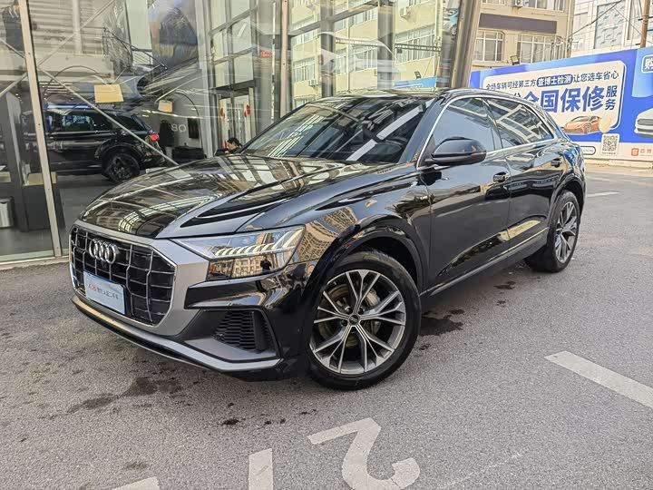 Фото 1 - Audi Q8