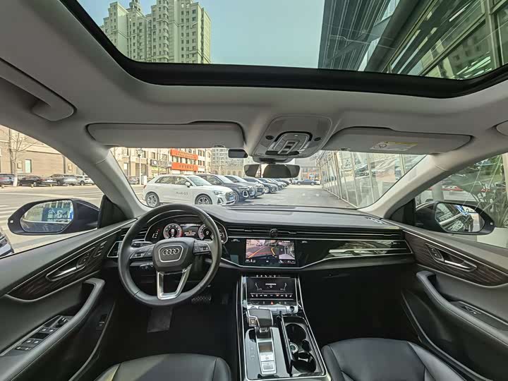 Фото 5 - Audi Q8