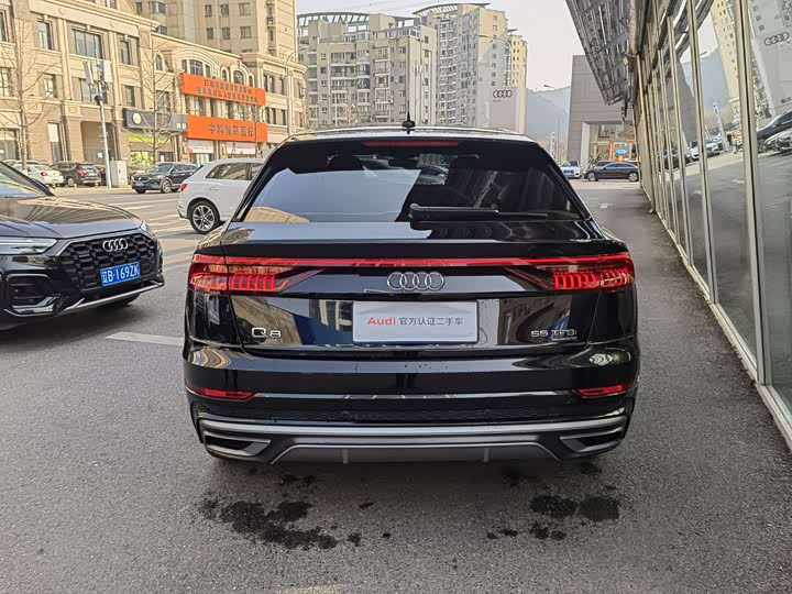Фото 7 - Audi Q8