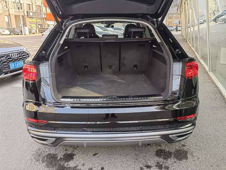 Фото 8 - Audi Q8