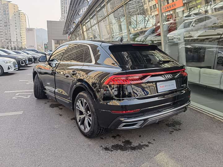 Фото 9 - Audi Q8