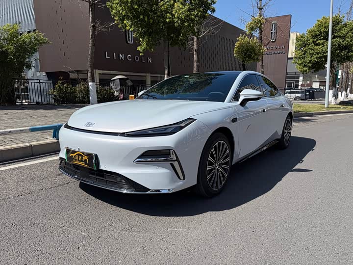 Фото 1 - Geely Galaxy Starshine 8 EM-i