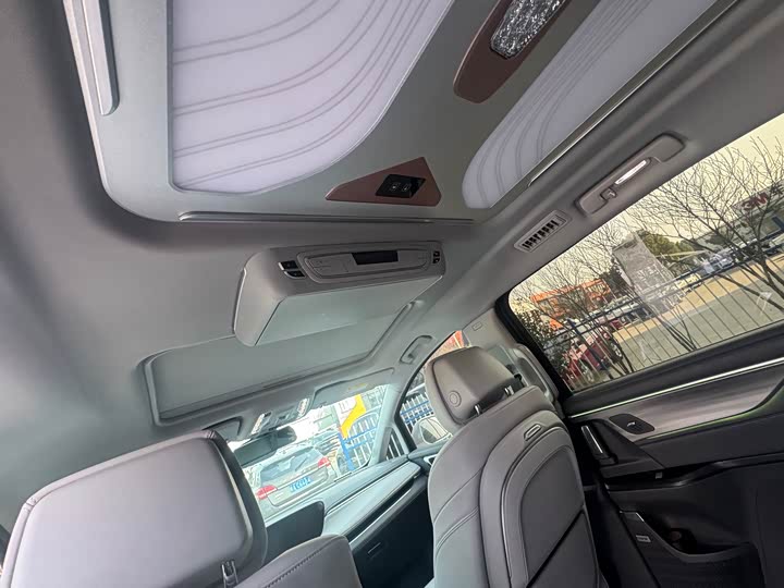 Photo 6 - Buick GL8 ES