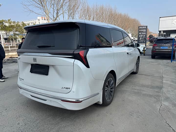 Photo 8 - Buick GL8 ES