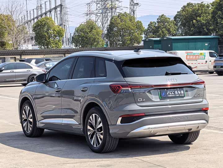 Photo 3 - Audi Q4 e-tron