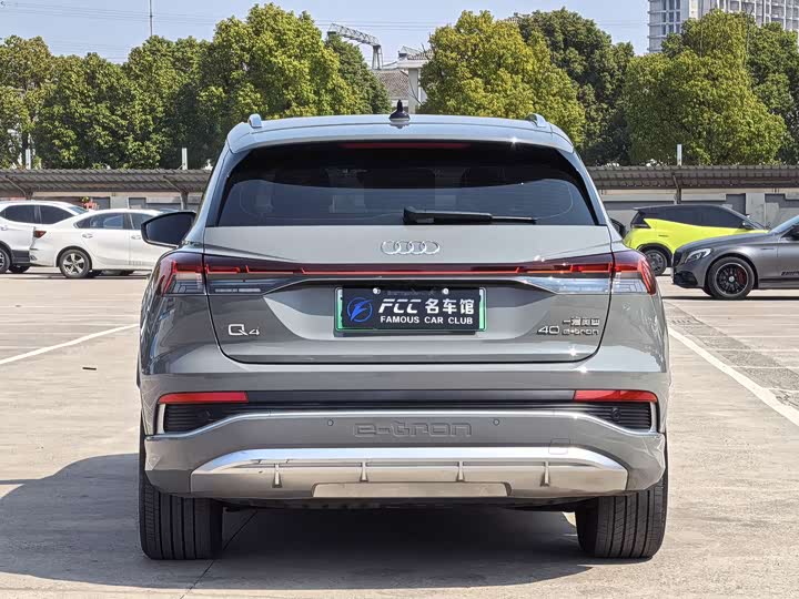 Photo 4 - Audi Q4 e-tron