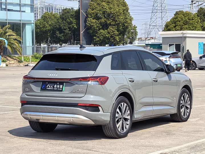 Photo 5 - Audi Q4 e-tron