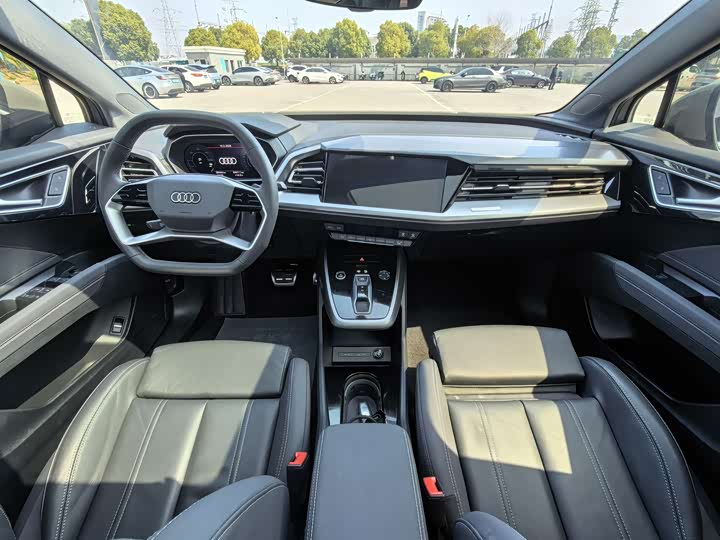 Photo 9 - Audi Q4 e-tron
