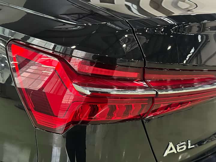 Фото 7 - Audi A6L