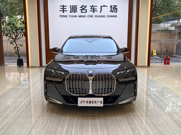 Photo 2 - BMW 7 Series