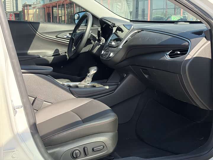 Фото 8 - Chevrolet Malibu XL