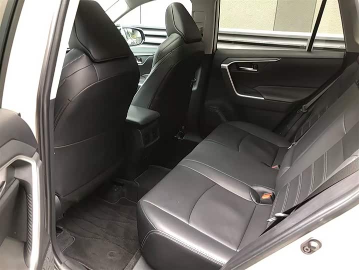 Фото 9 - Toyota Wildlander