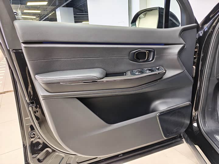 Фото 3 - Nio ES8