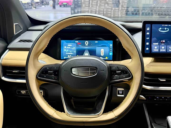 Фото 8 - Geely Okavango L