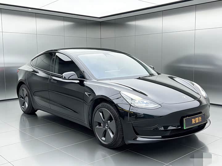 Фото 3 - Tesla Model 3