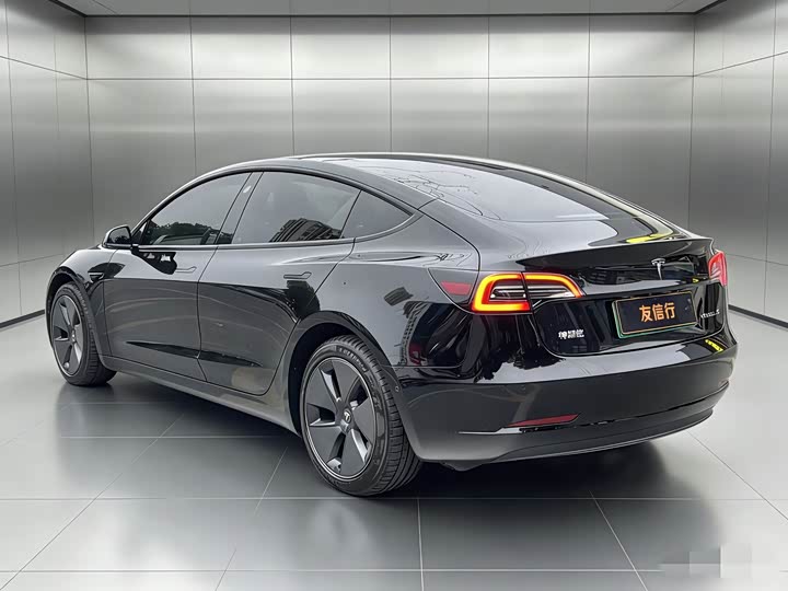 Фото 6 - Tesla Model 3