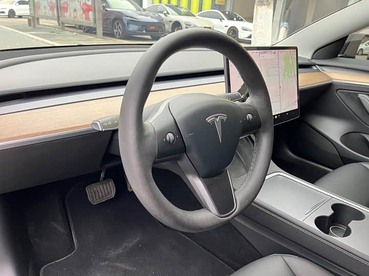 Фото 8 - Tesla Model 3