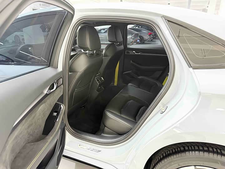 Фото 9 - Geely Preface