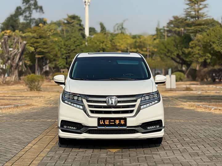 Фото 2 - Honda Elysion