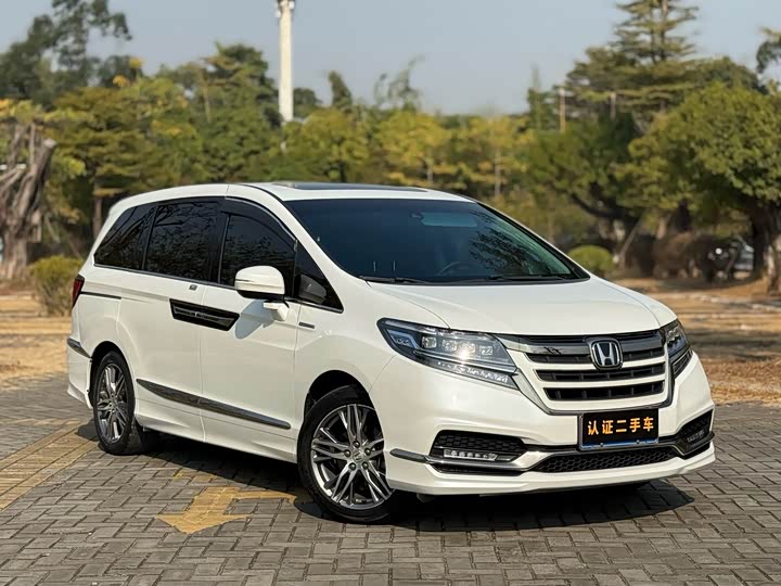 Фото 3 - Honda Elysion