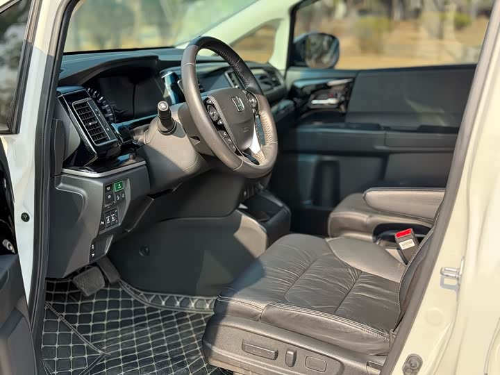 Фото 4 - Honda Elysion