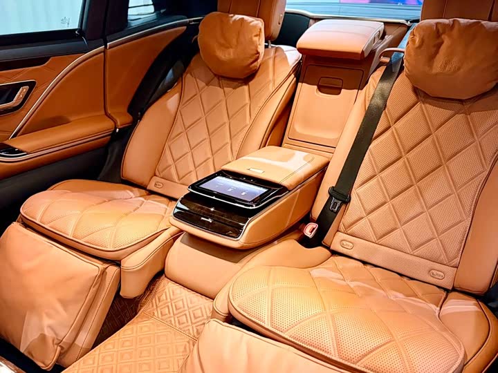 Photo 5 - Mercedes-Benz Maybach S-Class