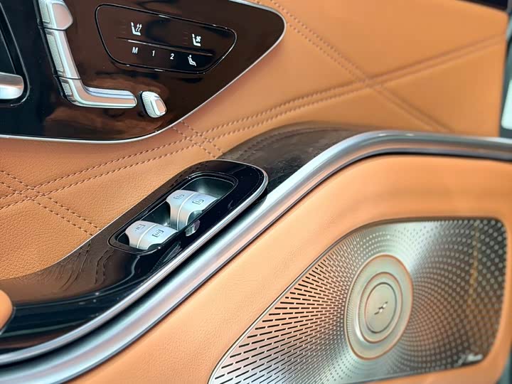 Photo 7 - Mercedes-Benz Maybach S-Class