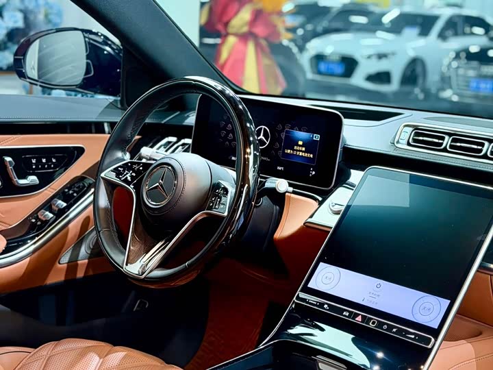Photo 8 - Mercedes-Benz Maybach S-Class