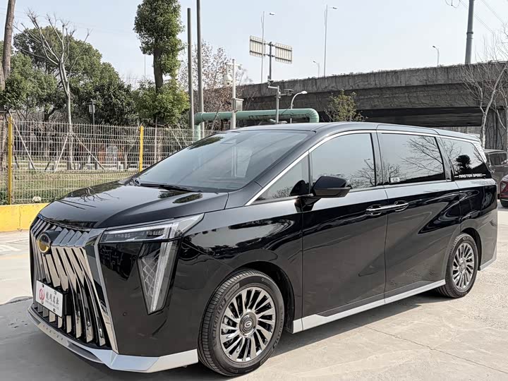 Фото 1 - GAC Trumpchi M8