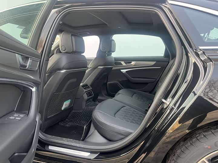 Фото 8 - Audi A6L