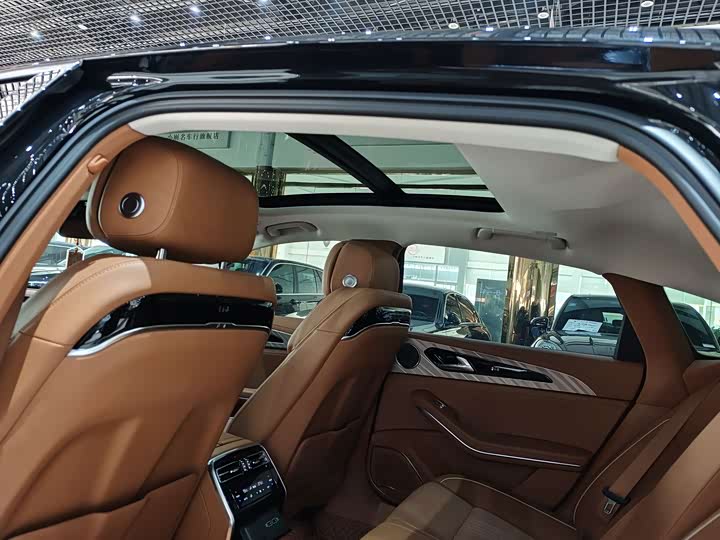 Фото 8 - Hongqi H9