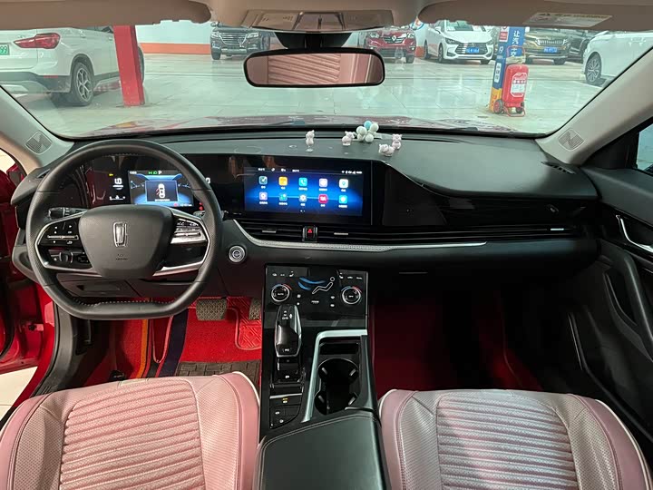 Фото 9 - Bestune B70