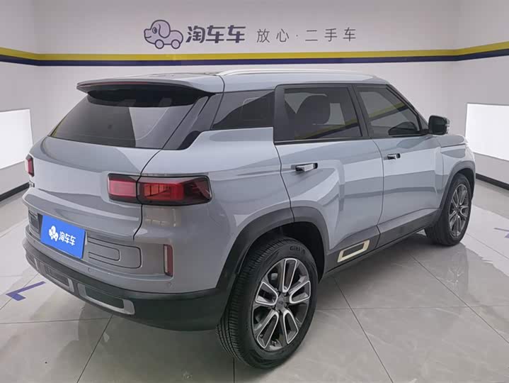 Фото 3 - Geely Icon