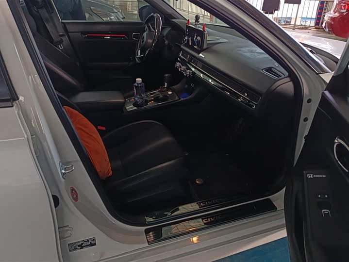 Фото 8 - Honda Civic