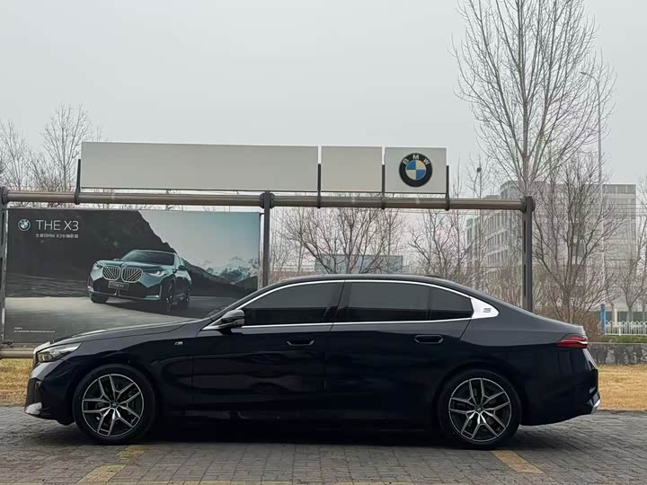 Фото 3 - BMW i5