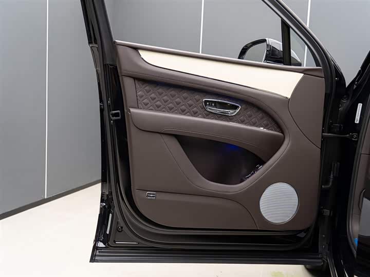 Фото 7 - Bentley Bentayga Hybrid