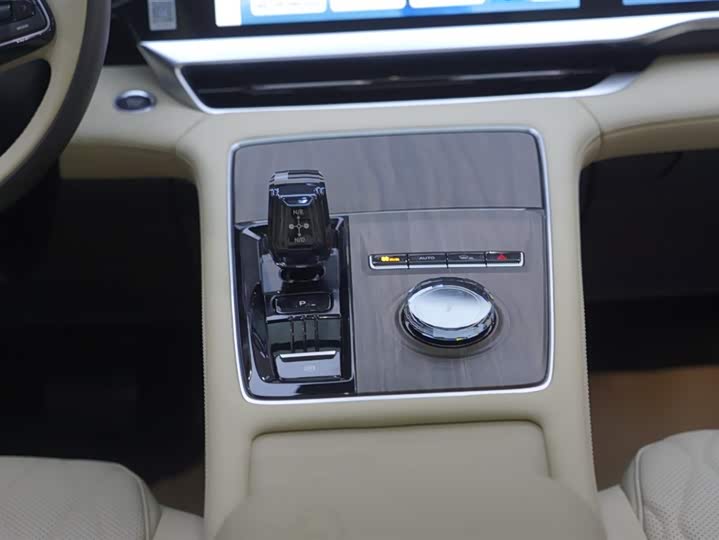 Фото 8 - Geely Monjaro