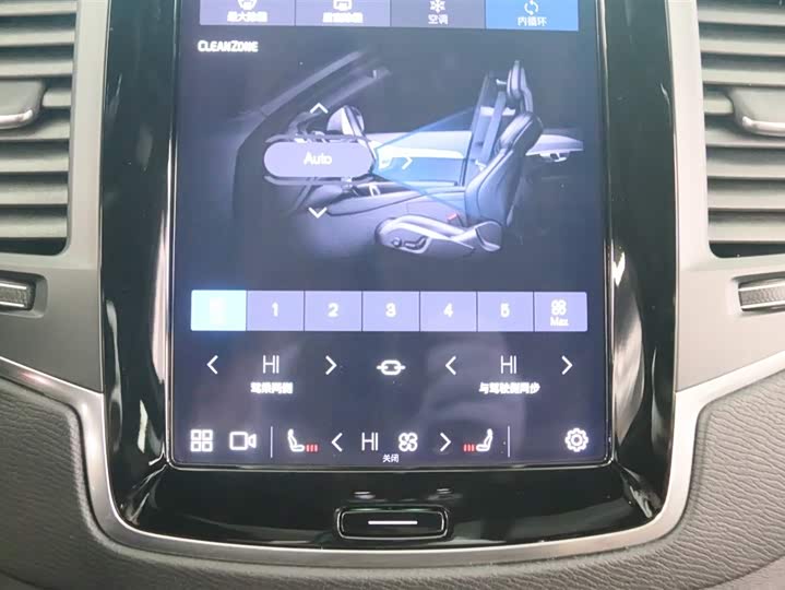 Photo 9 - Volvo XC90