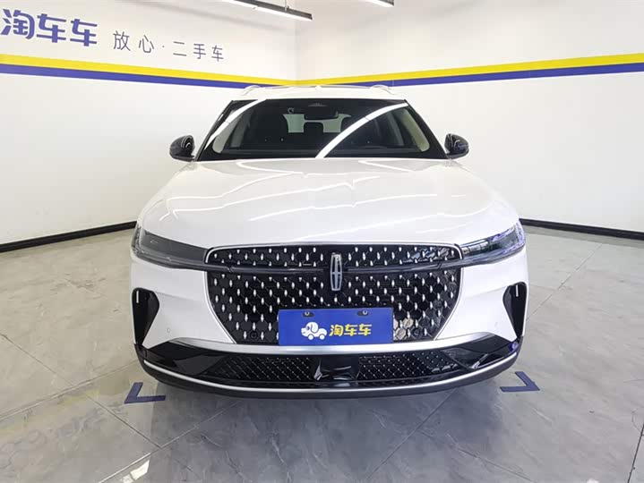 Фото 2 - Lincoln Nautilus